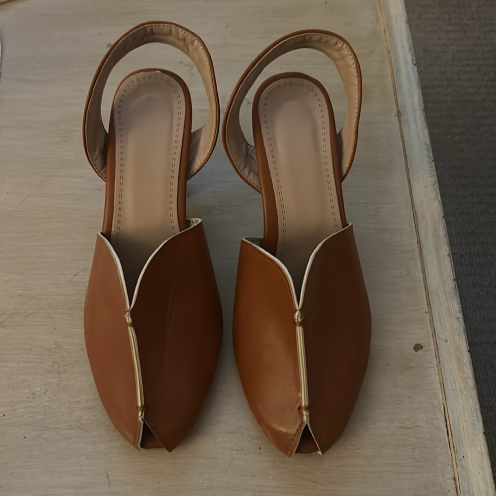 Women’s Tan Leather Peep-Toe Slingback Heels - Picture 4 of 5